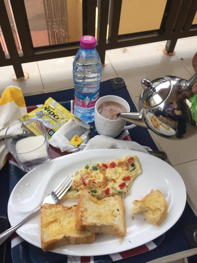 Marrets International Hotel - "Express" كيب كوست المظهر الخارجي الصورة