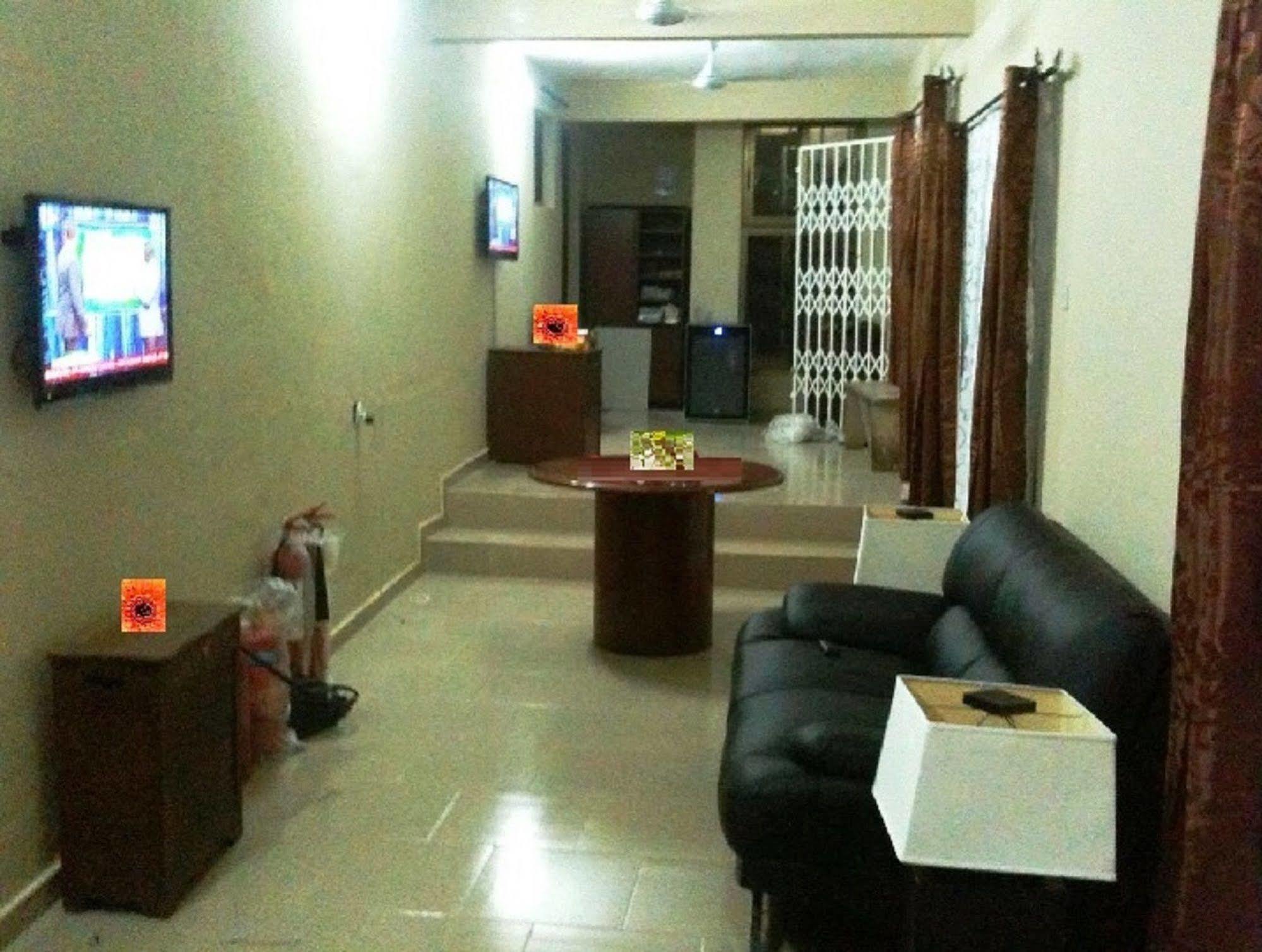 Marrets International Hotel - "Express" كيب كوست المظهر الخارجي الصورة